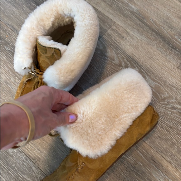 Cozy Coach Cathee Shearling-Lined Moccasins Boots Sz 8.5 B - Picture 5 of 12